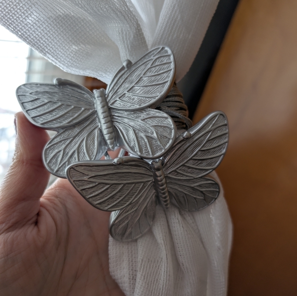 Magnetic Butterflies Curtain Tiebacks (Set of 2), Silver, Animals Baby Gift - Picture 3 of 7